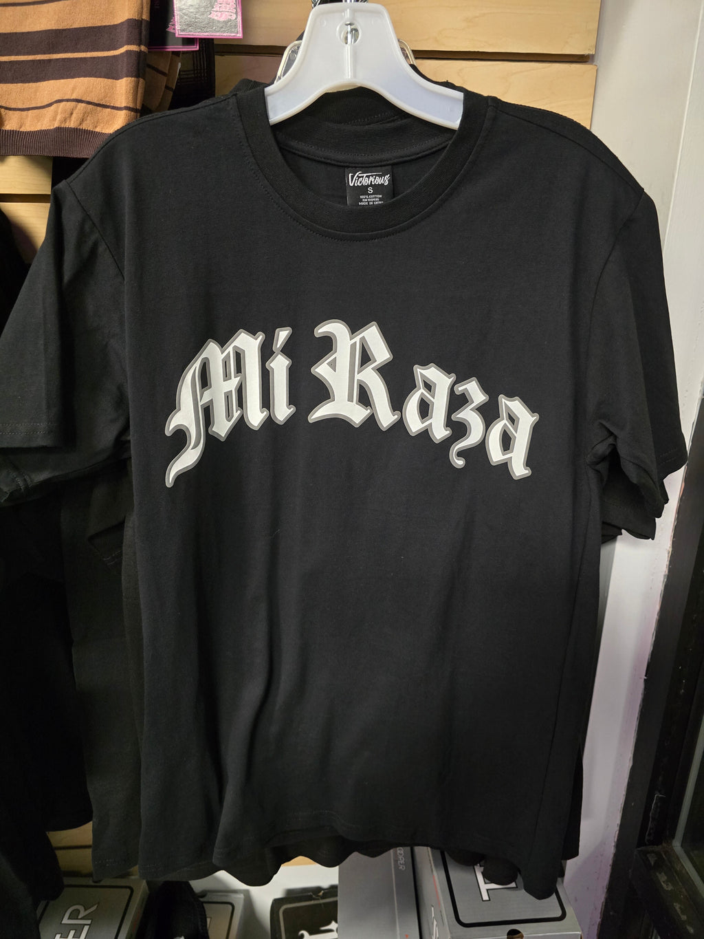 Mi raza tee