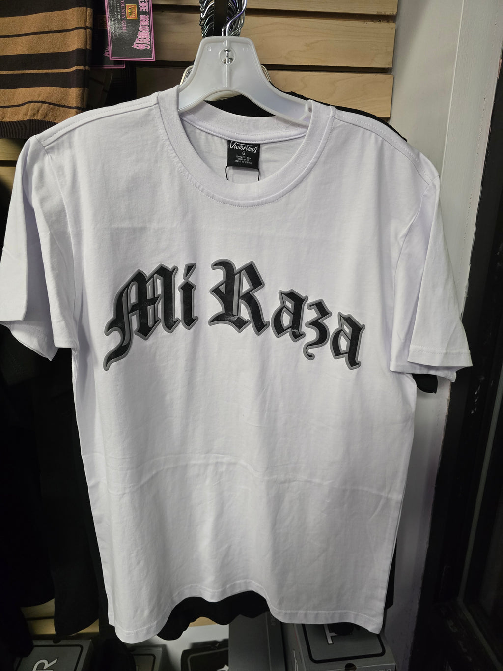 Mi raza tee